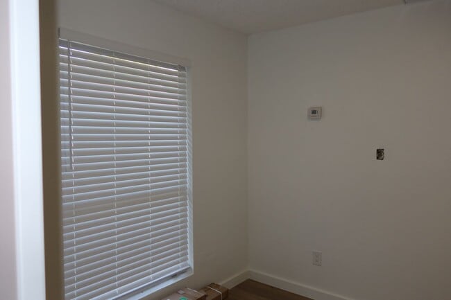 Building Photo - Aberdeen Duplex - 2Bd/2Ba - Remodeled - W/D - Fireplace - Garage - Fenced Patio - $1600