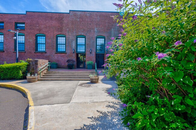 Building Photo - 1 Front St