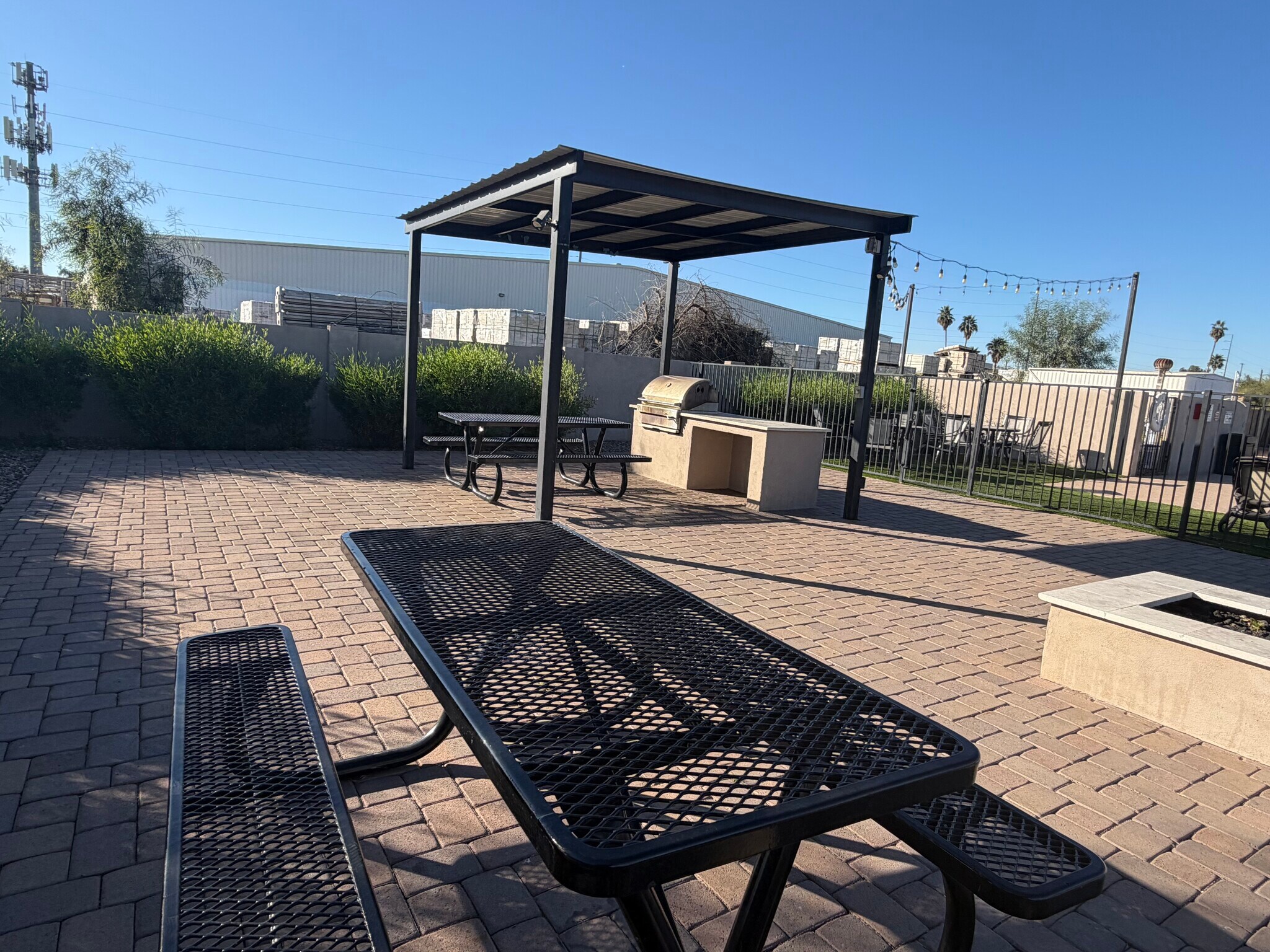 Building Photo - 501 E Ray Rd