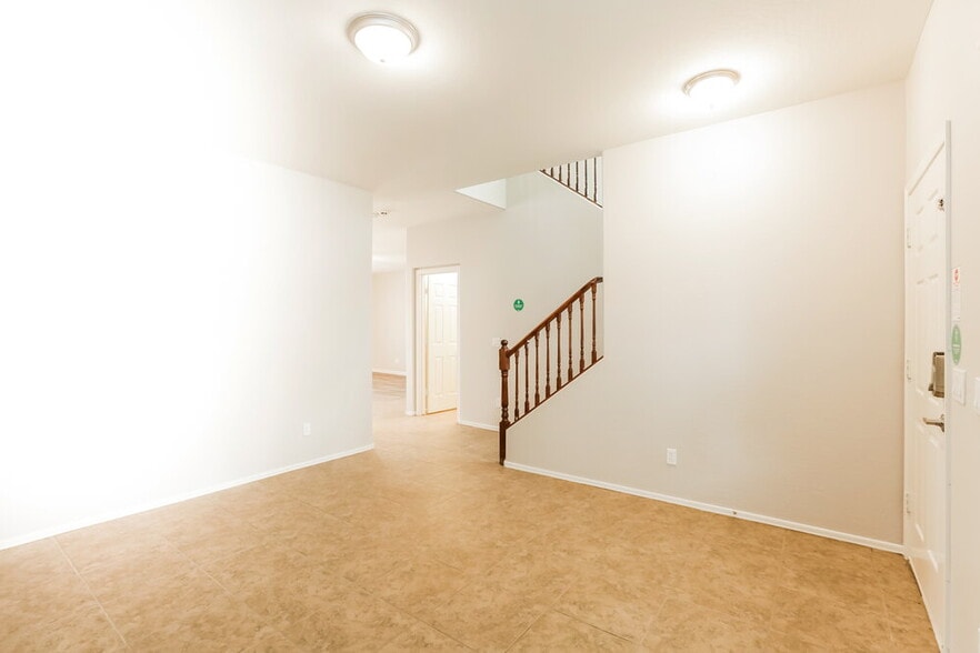 Building Photo - 7620 S 70th Ln