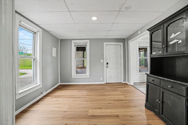 Building Photo - 1 Bedroom Rental in Saginaw $750/Month