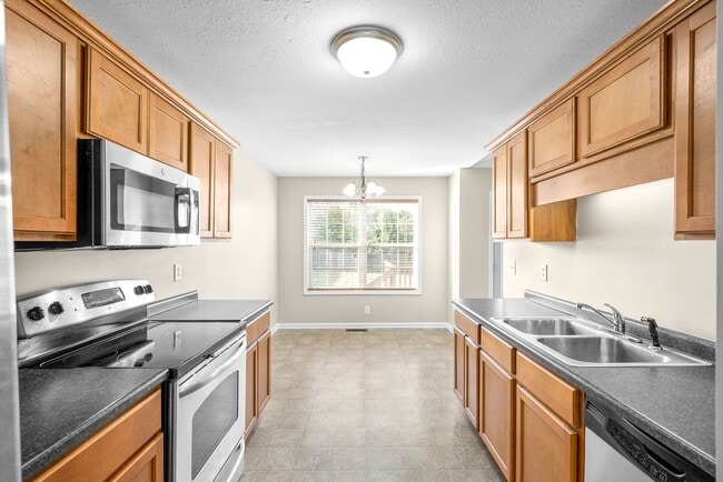 Building Photo - Pet Friendly Three Bedroom with Bonus!