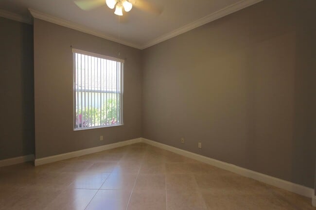 Building Photo - 240 Sussex Cir