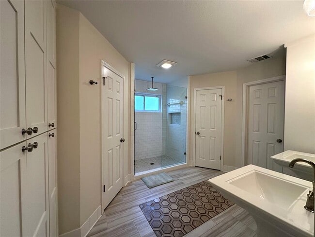 Building Photo - 2403 Braemar Cove