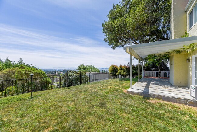 Building Photo - Nostalgic & Beautiful 3-Bedroom Home with ...