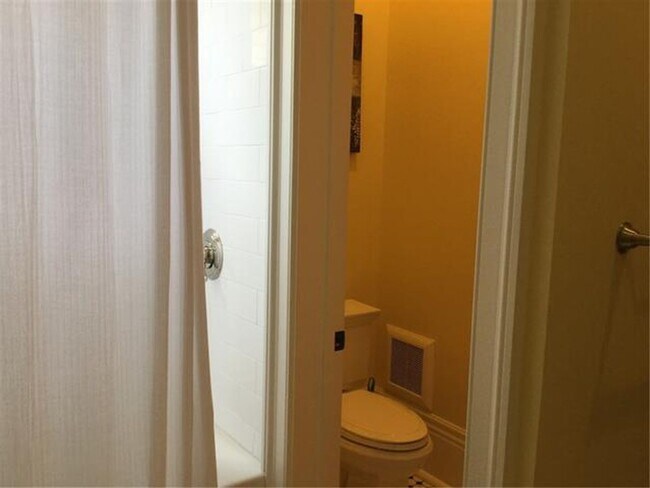 Building Photo - STRAIGHTndp7709