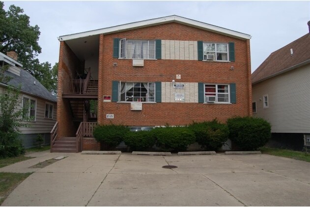 Building Photo - 2121 Darrow Ave