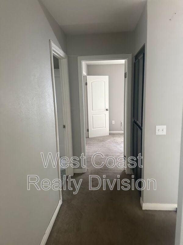 Building Photo - 10635 Aristocrat Ct