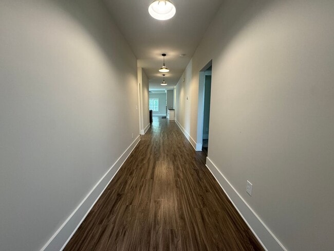 Building Photo - 154 Fernhill Dr NW