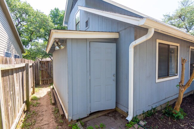 Building Photo - 13116 Amarillo Ave