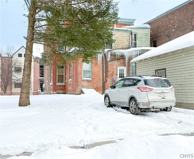 Building Photo - 507 Henry St