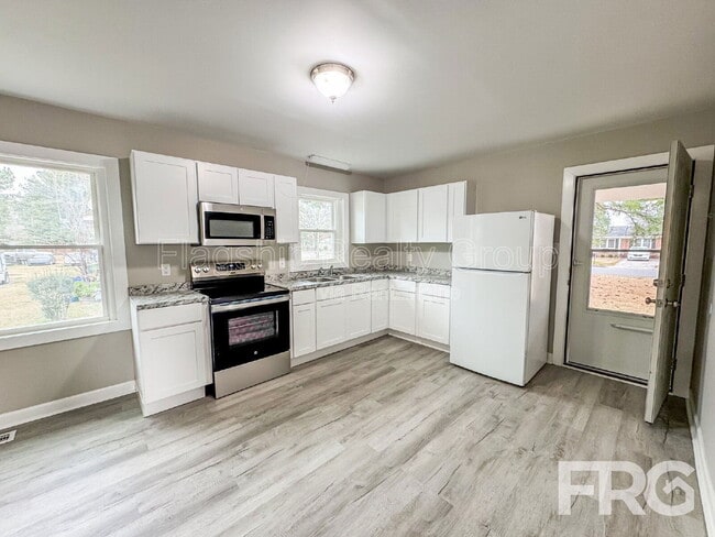 Building Photo - 530 Hillcrest Ave