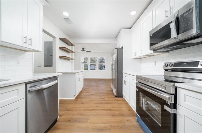 Building Photo - 2215 Gordon Cir