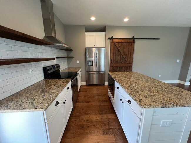 Building Photo - Beautiful Brick Home in Mimms Trail