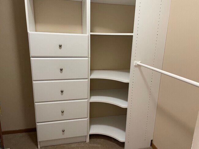 Building Photo - 2160 Ridge Dr