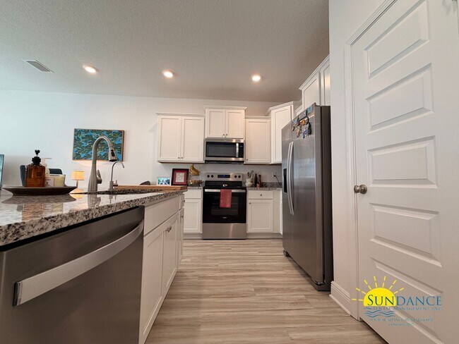 Building Photo - Comfortable & Convenient 2-Story Townhome in Santa Rosa Beach!