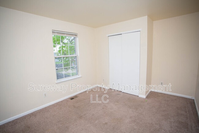 Building Photo - 5729 Irving Ave