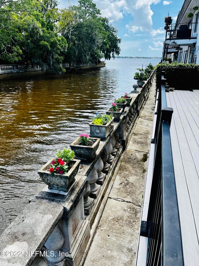 Building Photo - 2950 St Johns Ave