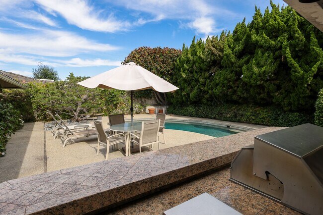 Building Photo - Luxurious Newport Beach Home