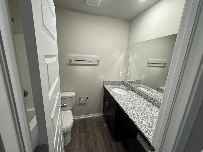 Building Photo - 6509 NW Vandergriff St