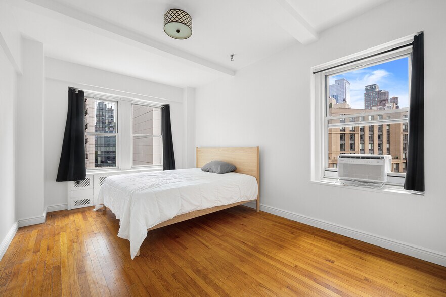 Building Photo - 433 W 34th St