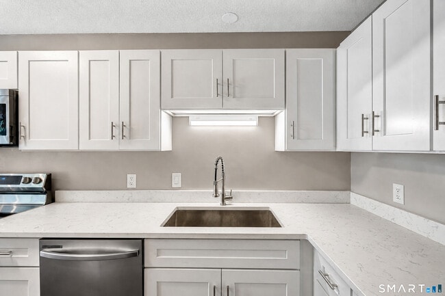 Building Photo - 6 Wild Rose Ct