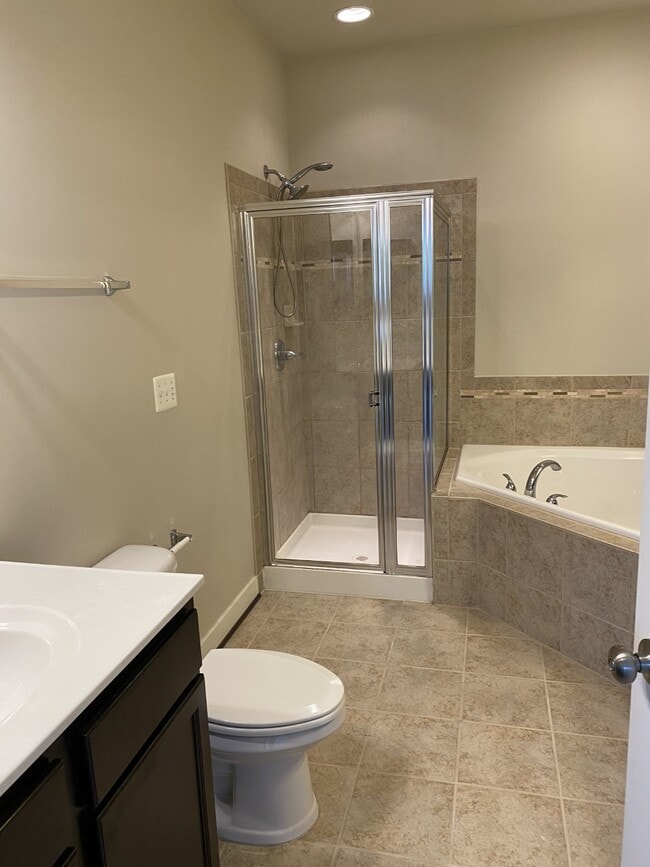 Building Photo - 202 Shamrock Dr