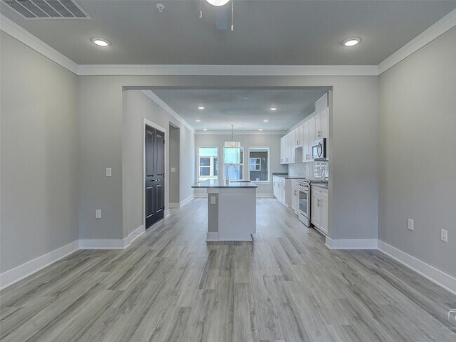 Building Photo - 3345 Wynwood Dr