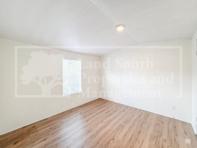 Building Photo - 1155 Meadow Lawn Street