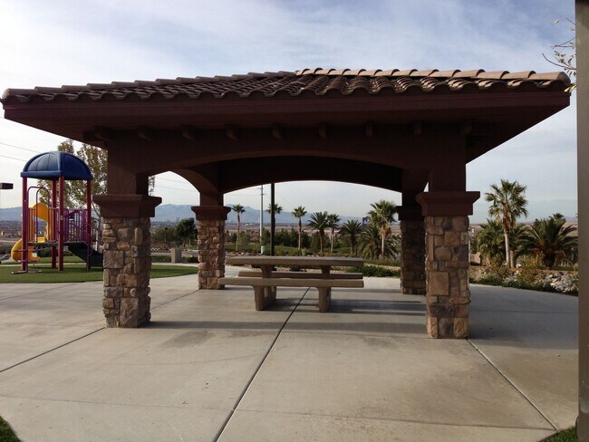 Building Photo - TUSCANY GUARD GATED COMMUNITY. LOTS OF UPGRADES AND HOA AMENITIES