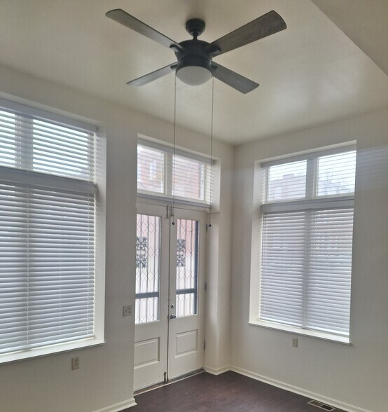 Building Photo - 1900 Mallinckrodt St