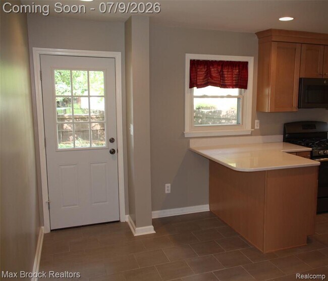Building Photo - 32349 Sheridan Dr