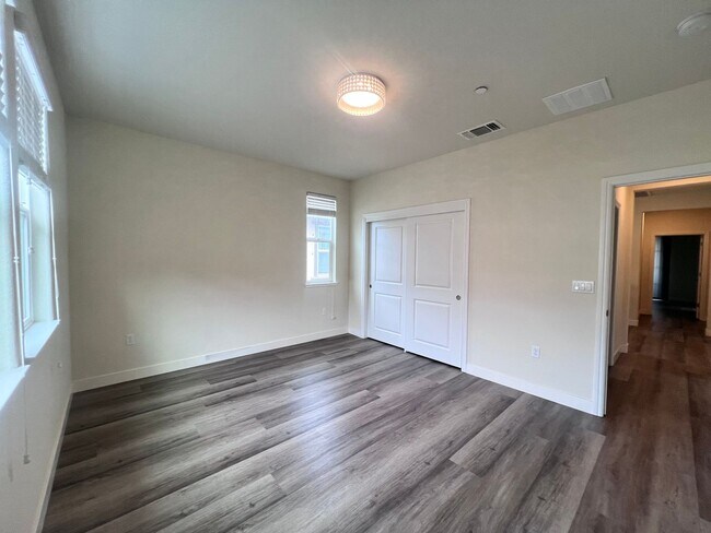 Building Photo - STUNNING 4BD/2.5BA TOWNHOUSE IN WALNUT CREEK!!!