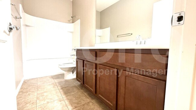 Building Photo - 987 W Deoni Trail