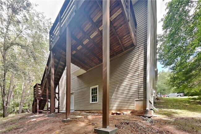 Building Photo - 3013 Rockview Dr