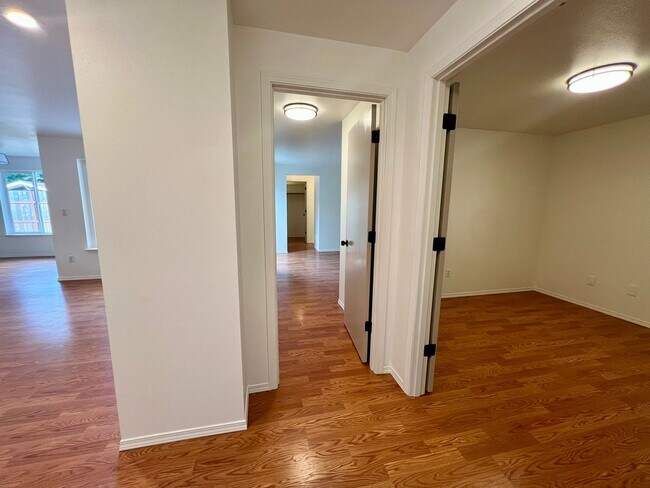 Building Photo - Move-In Special! Remodeled Rambler with La...