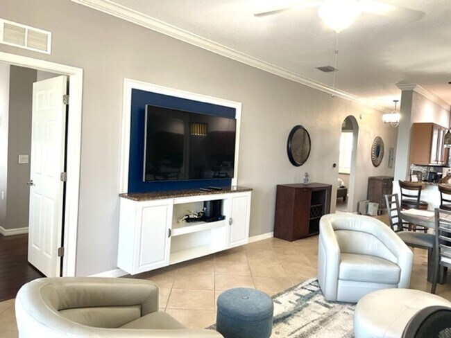 Building Photo - 2026  WINTER RENTAL !! FURNISHED 2/2/ RIVE...