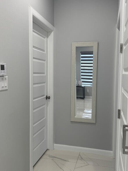 Building Photo - 104 N Dove St