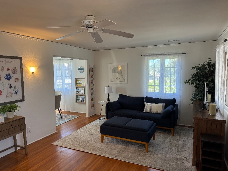 Building Photo - 814 Encino Ln