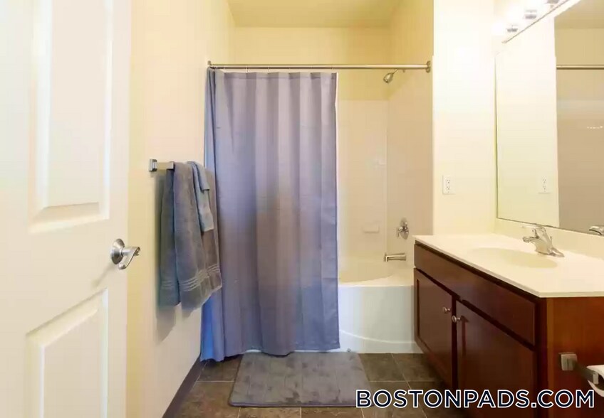 Building Photo - 311 Lowell St