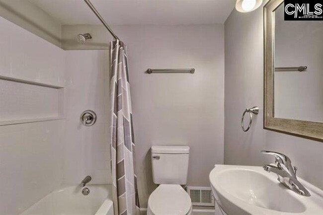Building Photo - 4057 Rosewood Dr