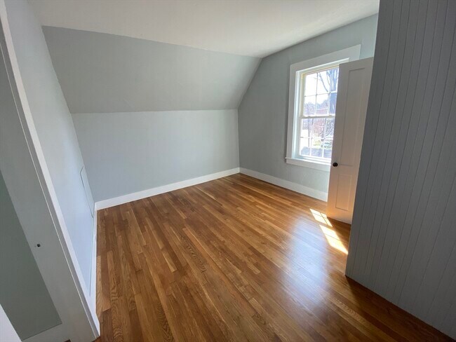 Building Photo - 74 Moore Ave