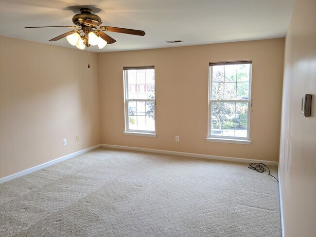 Building Photo - 403 McClellan Dr
