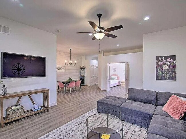 Building Photo - 54 Hilton Head Dr