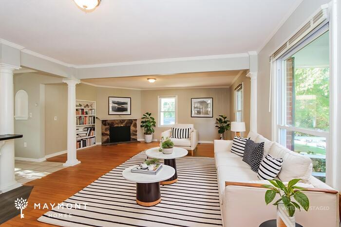 Building Photo - 111 Point Cir