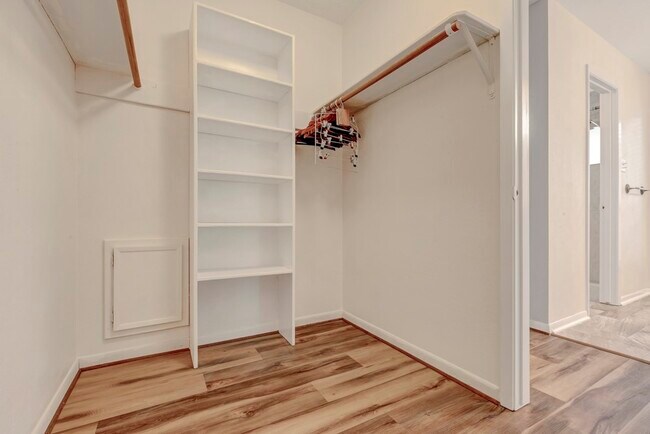 Building Photo - 17 Wishbonebush Rd