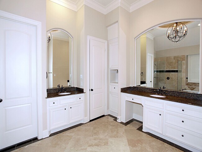 Building Photo - 15 Serenade Pines Pl