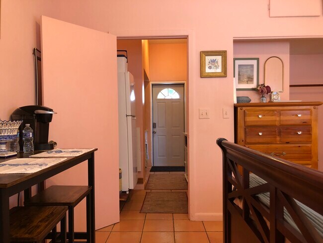 Building Photo - 1706 Druid Rd E