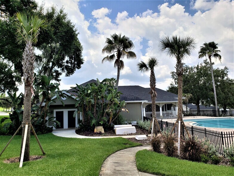 Building Photo - 4220 Summer Landing Dr