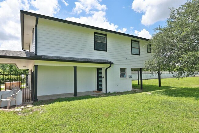 Building Photo - 16435 Telge Rd
